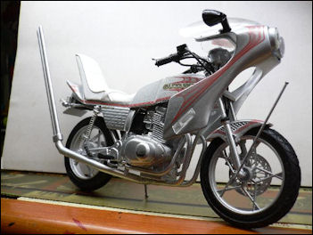 20111125-wikicommons bosuzuka style bike Gsx400e.jpg